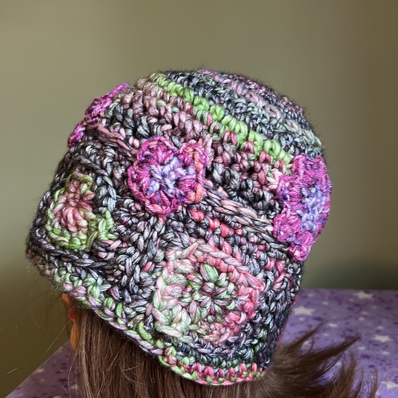 Crochet soft foam satin acrylic yarn large beanie new pretty - Picture 3 of 7